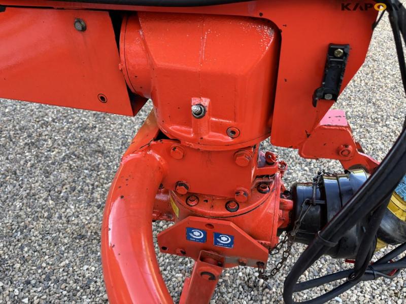 Kuhn FC352G windrower 14