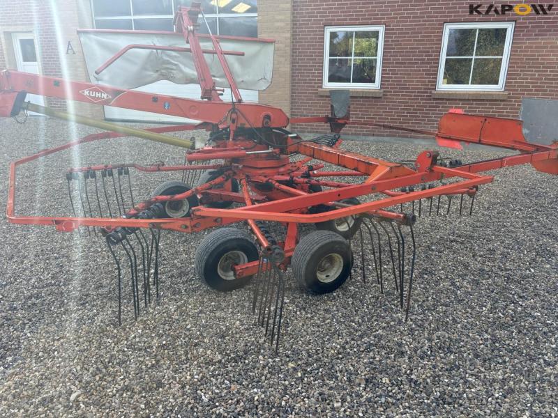 Kuhn GA 7822 rotary rake 9