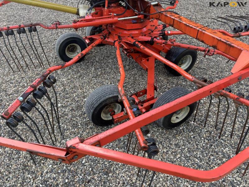 Kuhn GA 7822 rotary rake 12