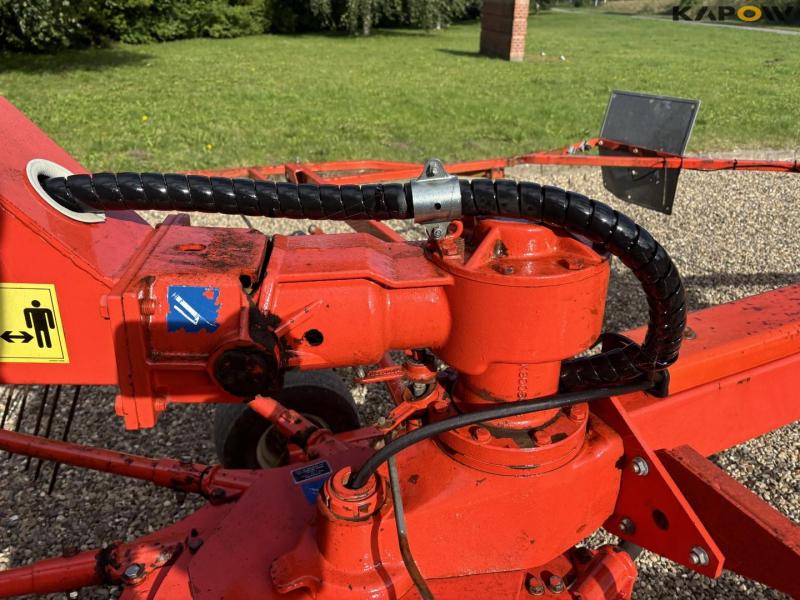 Kuhn GA 7822 rotary rake 35
