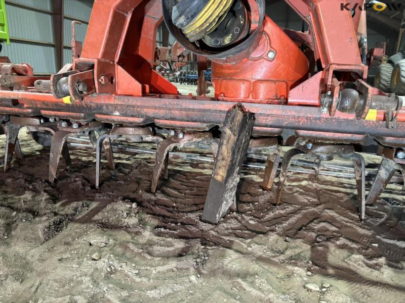 Kuhn HR3002D power harrow 10