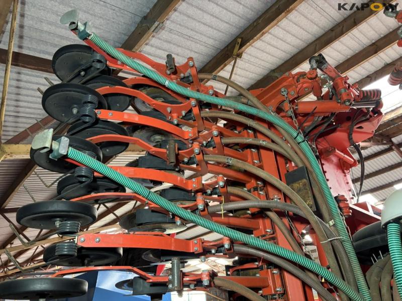 Kuhn HR6004 + TF1500 power harrow seeding set 35