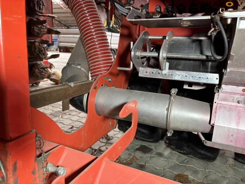 Kuhn HR6004 + TF1500 power harrow seeding set 66