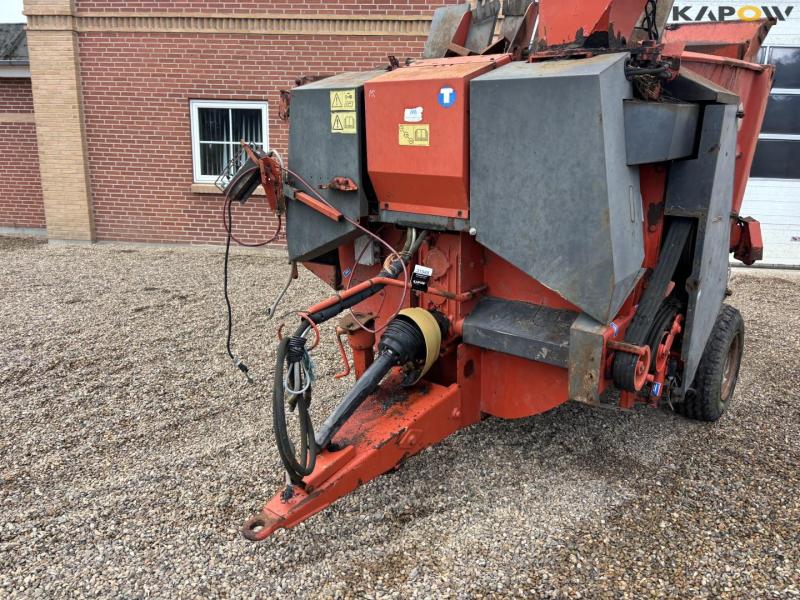 Kuhn PI 3560 straw chopper 9