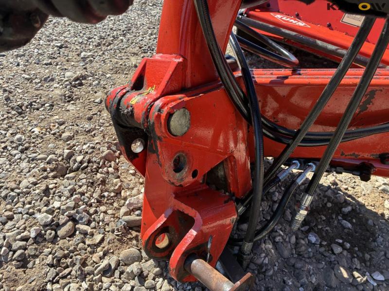 Kuhn TB211 flail mower 11