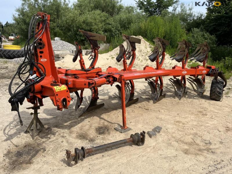 Kuhn Vari-Master 151 5 furrow reversible plough 1
