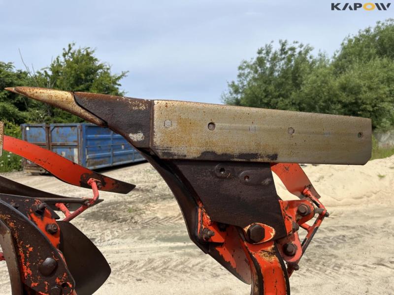 Kuhn Vari-Master 151 5 furrow reversible plough 37