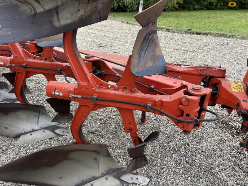 Kuhn Vari-Master 152 5 furrow plough 19