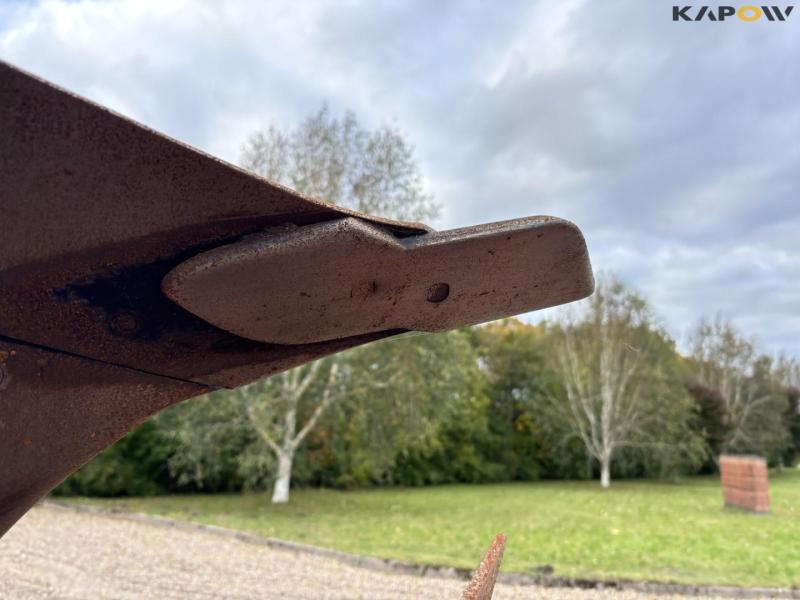 Kuhn Vari-Master 152 5 furrow plough 25