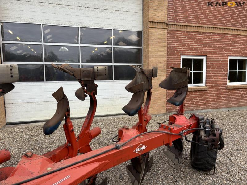 Kuhn Vari-Master 152 5 furrow plough 49