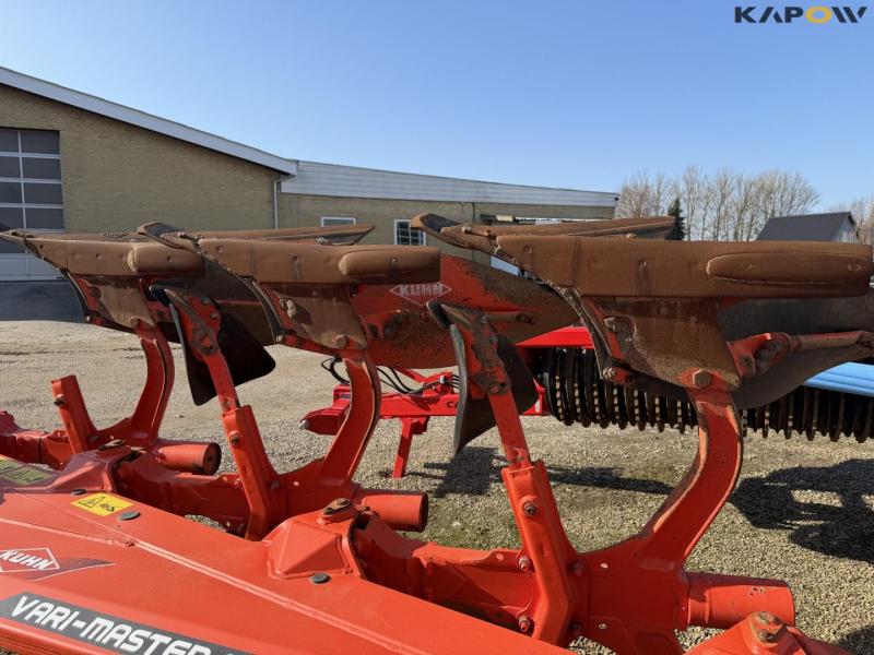 Kuhn Vari-Master 153 plow 9