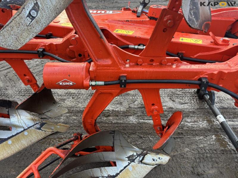 Kuhn Vari-Master 183 6-furrow plough 24