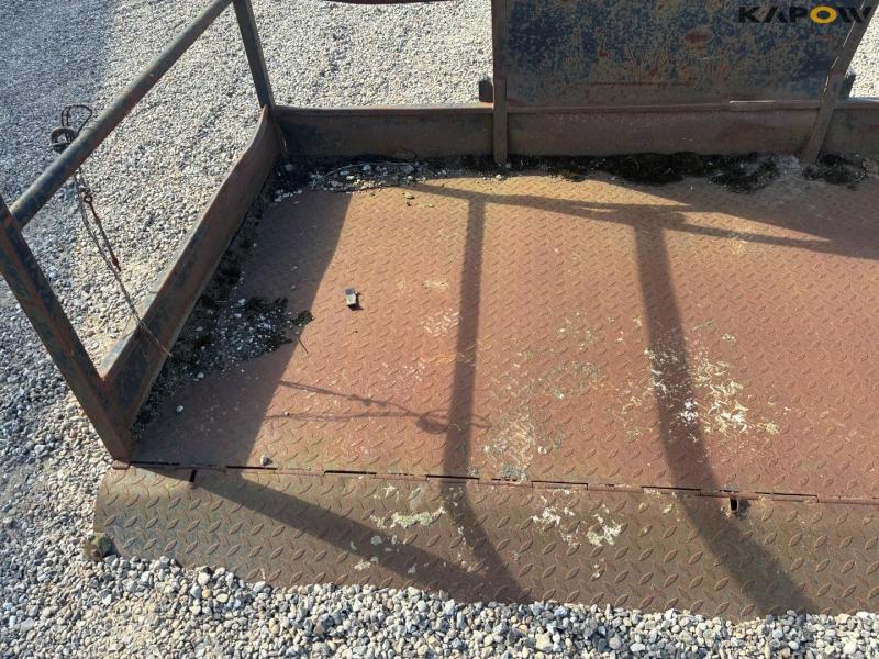 Basket for pallet forks 10