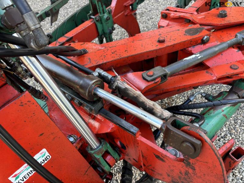 Kverneland 4-furrow EG85 reversible plow 16