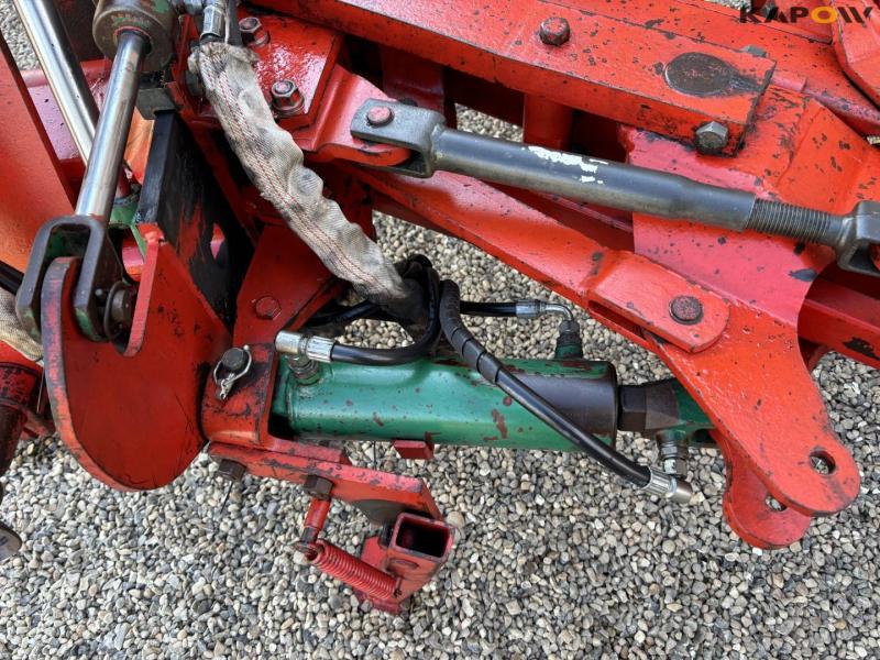 Kverneland 4-furrow EG85 reversible plow 17