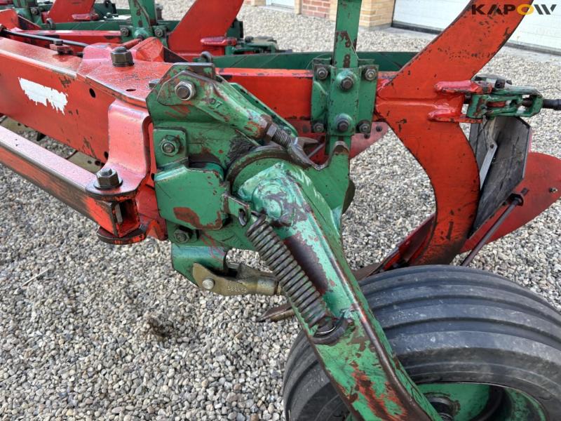 Kverneland 4-furrow EG85 reversible plow 21