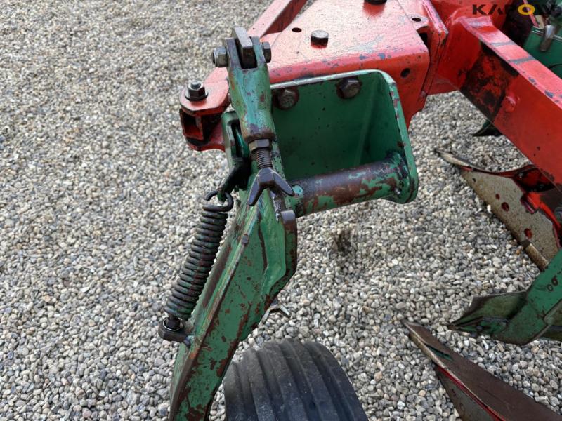 Kverneland 4-furrow EG85 reversible plow 22