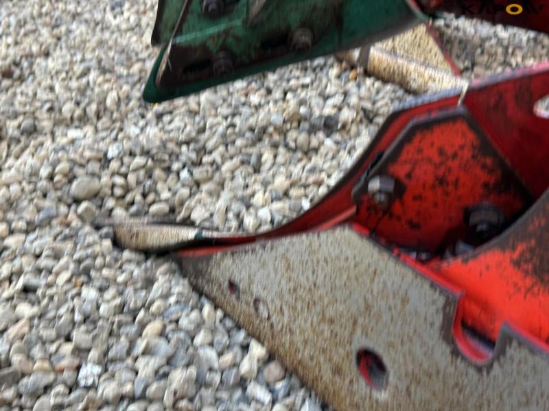 Kverneland 4-furrow EG85 reversible plow 32