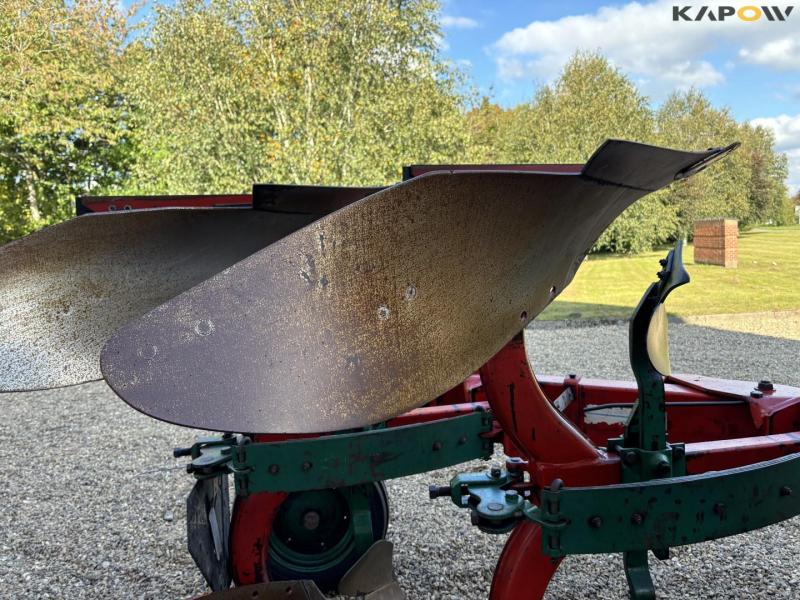 Kverneland 4-furrow EG85 reversible plow 37