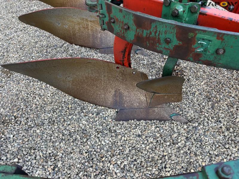 Kverneland 4-furrow EG85 reversible plow 46