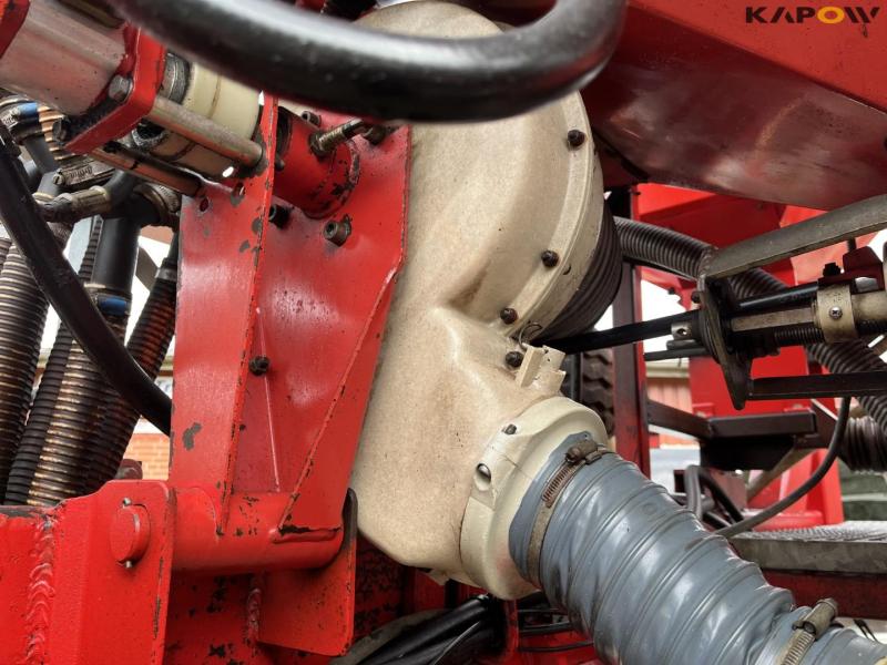 Kverneland Accord + Einböck Seed Machine + Snail 38