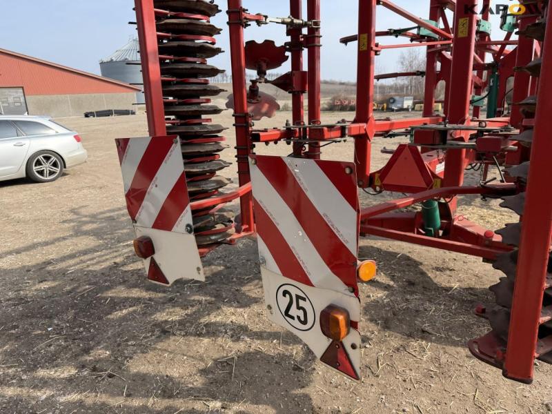 Kverneland CTC stubble harrow 32