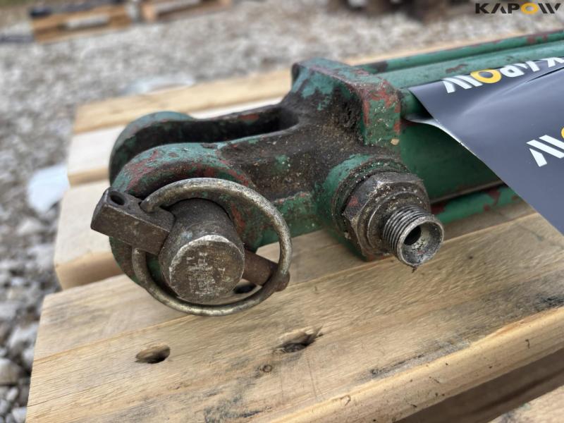 Kverneland cylinder for furrow adjustment 10