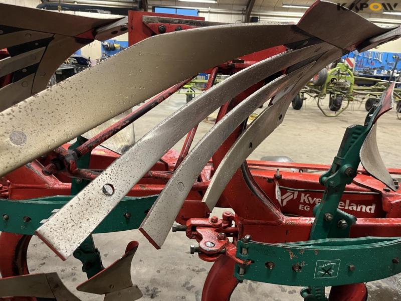 Kverneland EG100 6 furrow reversible plough with soil packers 22