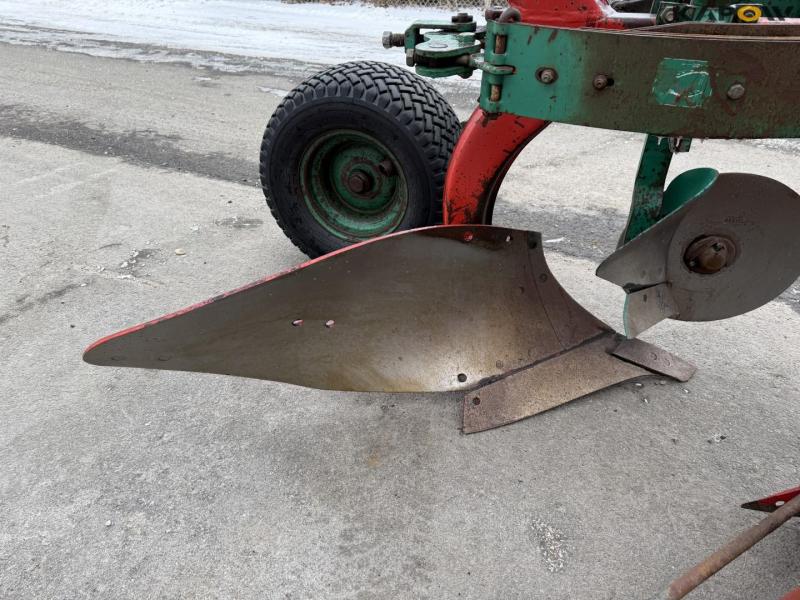 Kverneland EG85 plow 31