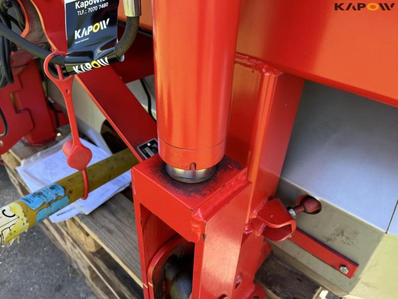 Kverneland Exacta-CL fertilizer spreader 9