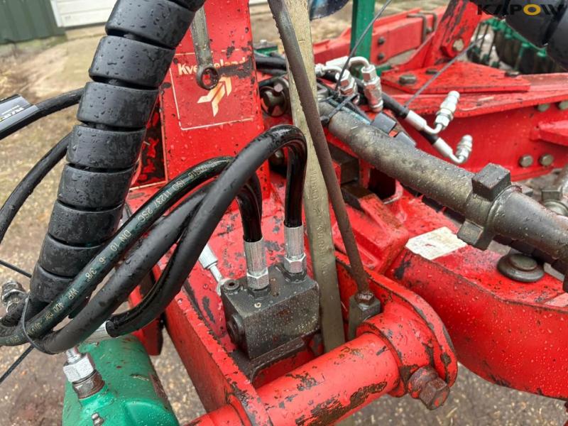 Kverneland LD 100 reversible plow with Packomat S  33