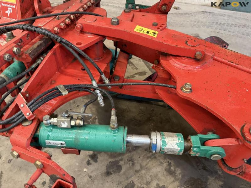 Kverneland LD100 plow 9