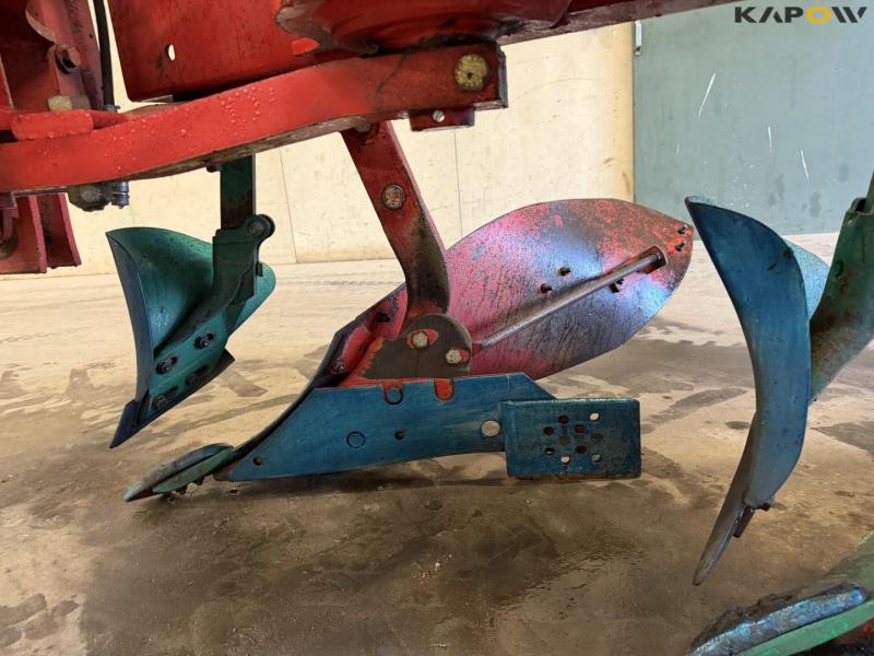 Kverneland LD100 plow 28