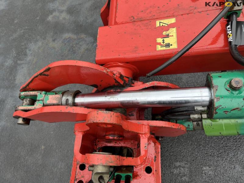 Kverneland PG100 7 furrow reversible plough 9