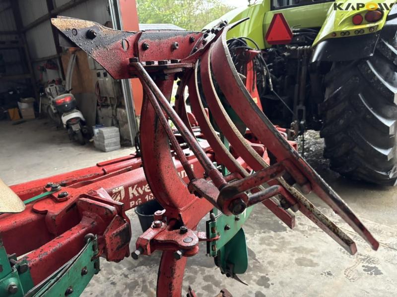 Kverneland PG100 8 furrow plough 28