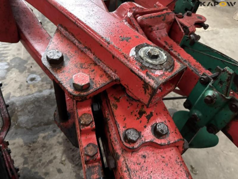Kverneland PG100 8 furrow plough 46