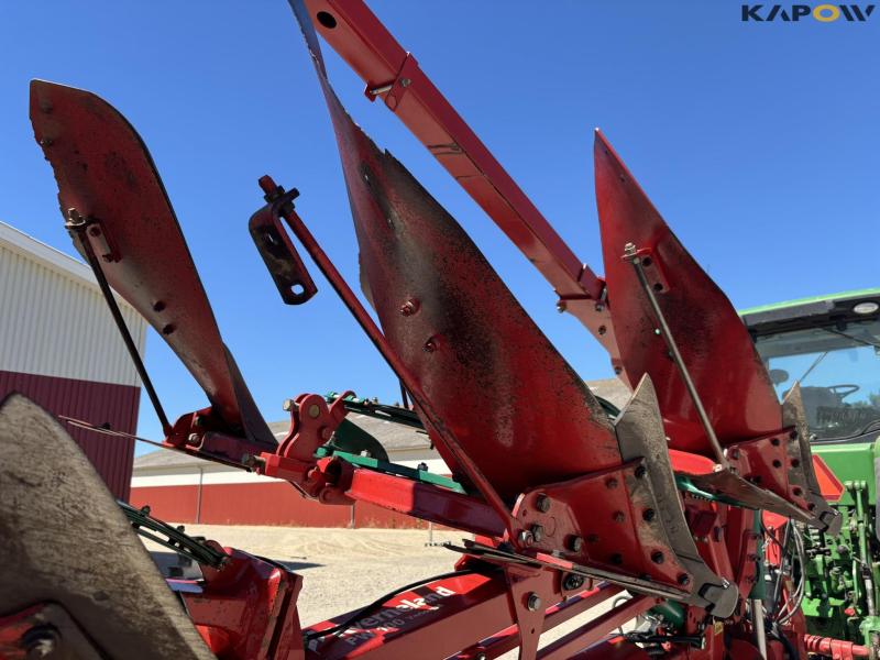Kverneland PW 100 8 furrow reversible plough 33