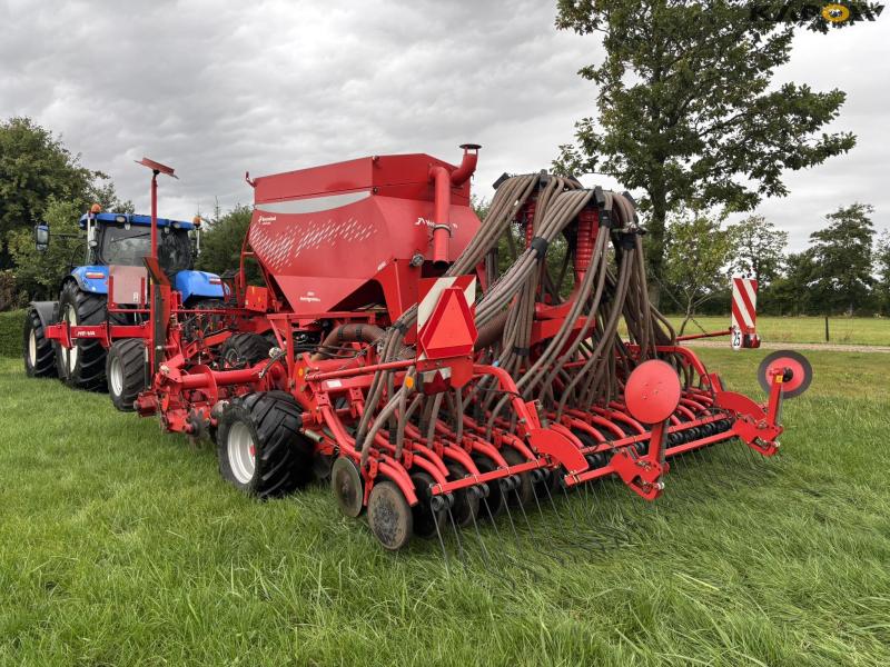 Kverneland U-Drill 4000 plus with HE-VA pits 7