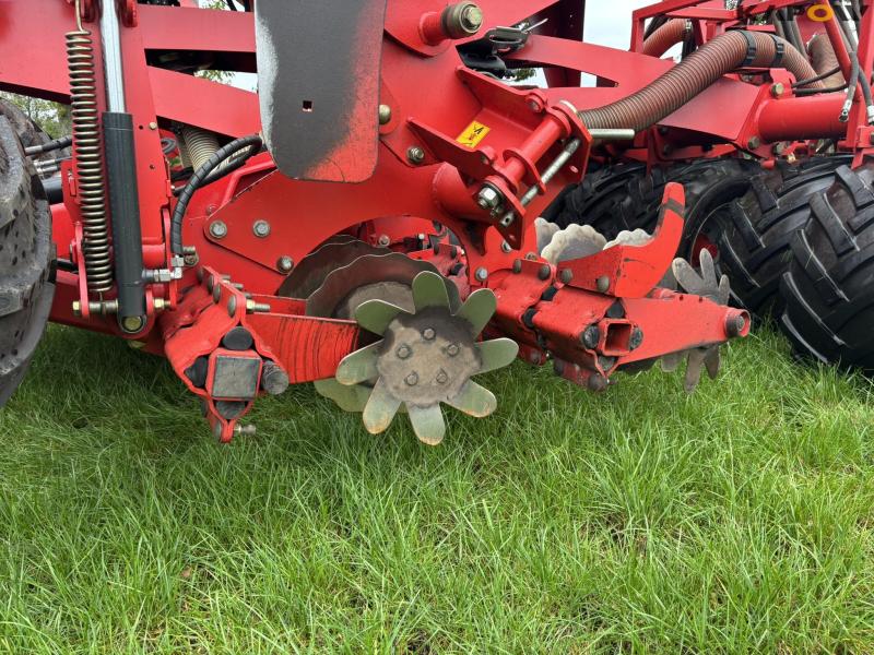 Kverneland U-Drill 4000 plus with HE-VA pits 68