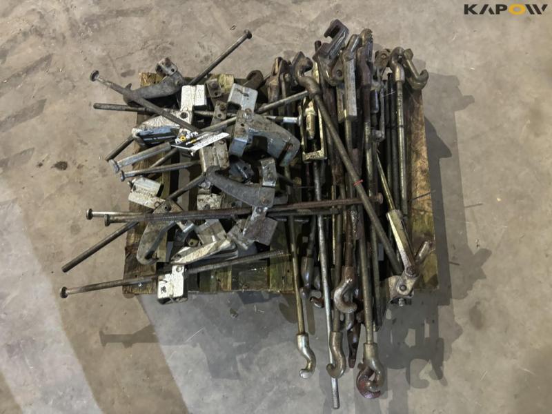 Locks for twin wheels 9