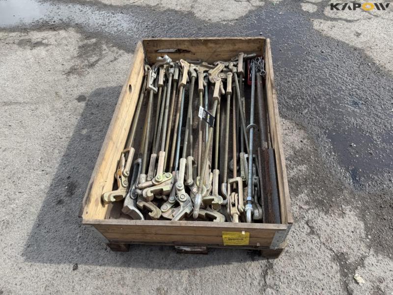 Locks for twin wheels 4