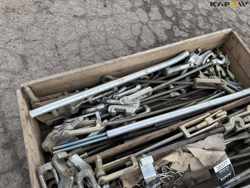 Locks for twin wheels 10