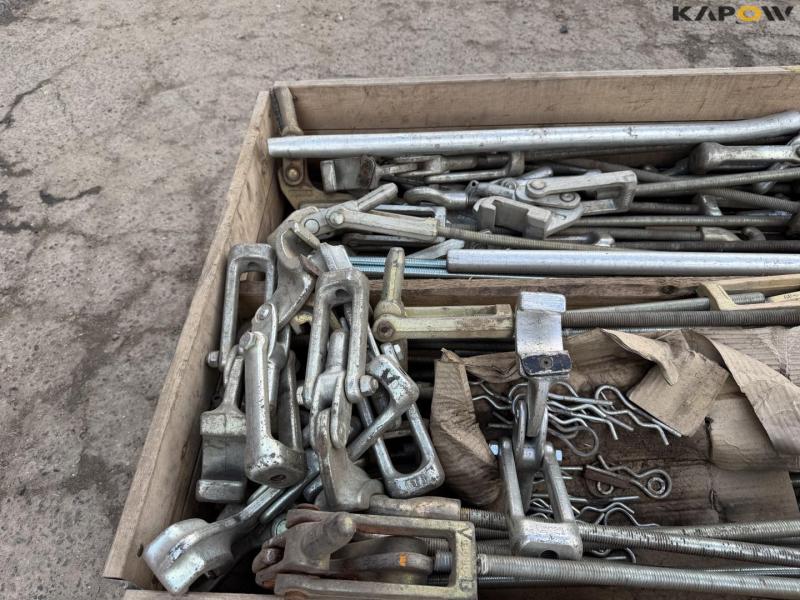 Locks for twin wheels 15