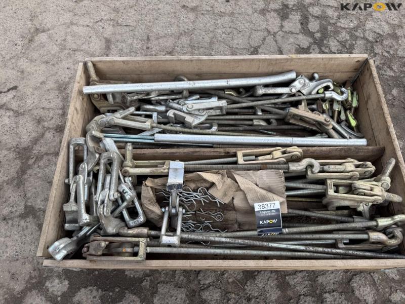 Locks for twin wheels 16
