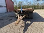 Flatbed truck with brakes on 1 axle 2