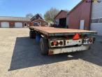 Flatbed truck with brakes on 1 axle 6