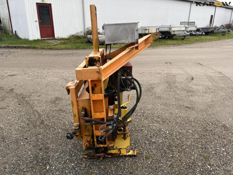 Laigaard snow plow hitch for truck with remote control 3