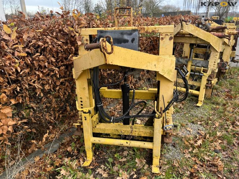 Laigaard snow plow hitch for truck 2