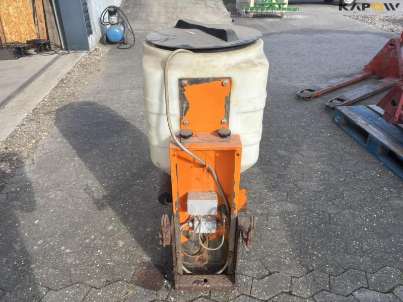 Lehner salt spreader 6