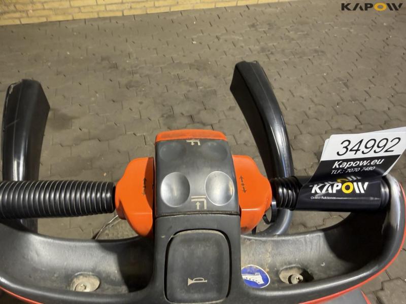 Linde 20 electric stacker 13